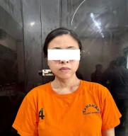 Wanita ini Naik Bus Suroboyo Untuk Curi HP, Berakhir di Polsek Genteng