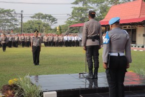 Waka Polres Blitar Pimpin Upacara Korps Raport Kenaikan Pangkat Pengapdian