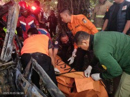 Diduga Mabuk, Dua Wanita Luka Bakar, Sopir Mobil Jazz Tewas