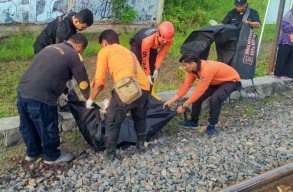 Baca juga : Mr X Tewas Usai Tersambar Kereta di Pondok Benowo Indah