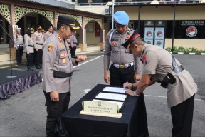 Mutasi Bergulir, Kapolsek Asemrowo hingga Kasat Narkoba Polres Tanjung Perak Berganti