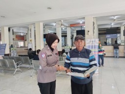 Samsat Surabaya Utara Laksanakan "Polantas Menyapa"