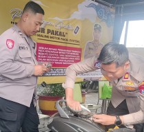 Inovasi Kapolrestabes Surabaya , Kapolsek Pakal Pasang Langsung Remot untuk Warga