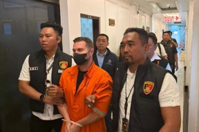 Baca juga : Kabur ke Indonesia, Buron Interpol Asal Inggris Steven Lyons Ditangkap di Bali