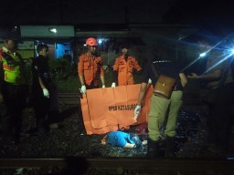 Tubuh Wanita Tanpa Identitas Terbagi Dua Usai Tertabrak KA di Ngagel Rejo