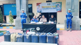 Solar Ilegal Diduga Akan Dikirim ke Kalimantan Disita Ditpolairud Polda Jatim