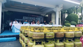 Ditreskrimsus Polda Jatim Ungkap Penyalahgunaan BBM dan LPG Subsidi, Kerugian Capai Rp7,5 Miliar