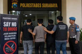 Terkait Diamankanya Tiga Pria Diduga Konsumsi Narkotika, Polrestabes Surabaya Junjung Tinggi Prosedur Hukum