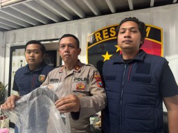 Baca juga : Lihat Istri Bersama Korban di HP, Motif Pelaku Pembunuhan di Wonokusumo Surabaya