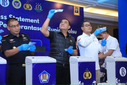 Baca juga : 466.535 Lembar Uang Rupiah & Dolar Palsu Dimusnahkan Polri dan Bank Indonesia
