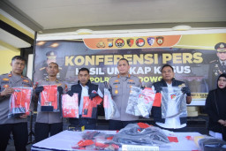 Baca juga : Timah Panas Polres Bondowoso di Kaki Tersangka Perampokan Bercelurit