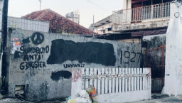 Suporter Bonek Tutup Tulisan Gengster, Geruduk Kedung Sroko Usai Dengar Satu Terduga Pelaku Pulang