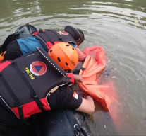 thumbnail Pemancing yang Dikabarkan Tenggelam di Kali Lamong, Ditemukan 131 Meter dari Lokasi Awal