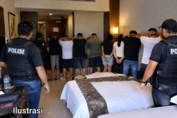 Baca juga : 3 Wakil Rakyat Diantara 8 Orang Yang Terjaring Narkotika Polrestabes Surabaya, Diproses Sesuai Hukum Berlaku