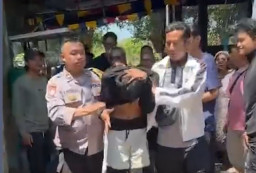 Baca juga : Usai Dihajar Massa, Pelaku Curanmor Diamankan Polsek Simokerto 