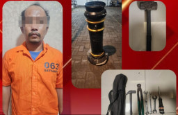 thumbnail DPO Pencurian 14 Bollard di Kembang Jepun Ditangkap, Kerugian Pemkot Surabaya Capai Rp22 Juta