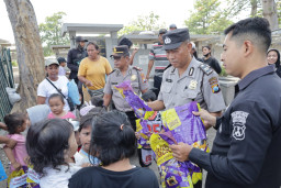 Baca juga : HUT ke-75 Humas Polri, Polrestabes Surabaya Salurkan 75 Paket Sembako untuk Warga Kembang Kuning