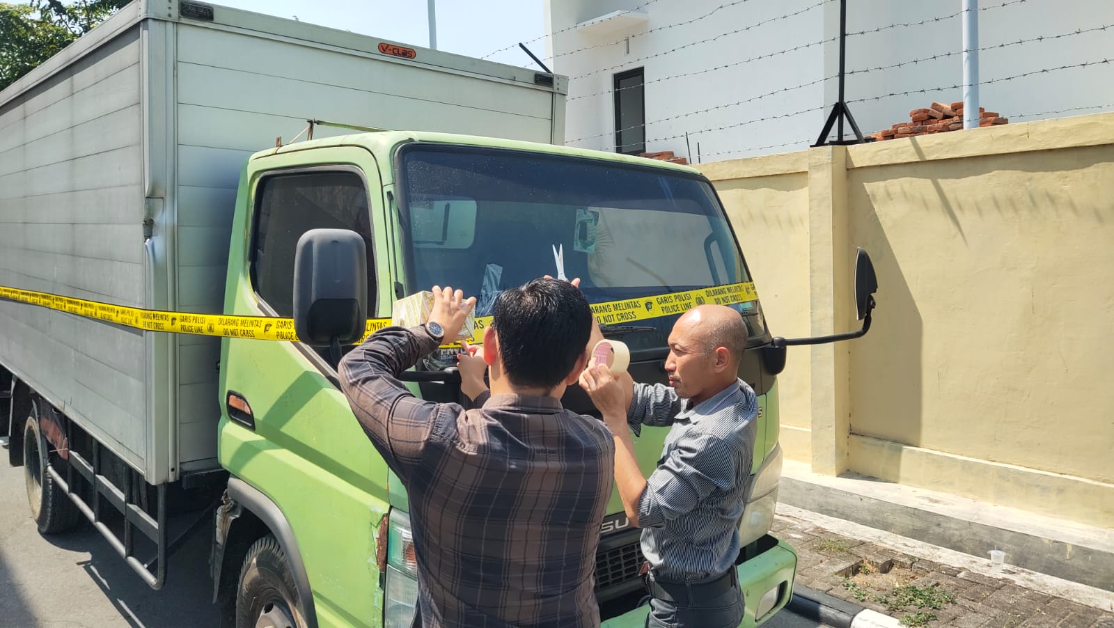 Bareskrim Mabes Polri amankan perusahaan otobus di Maospati, Magetan