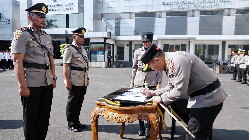 Serah Terima jabatan di Mapolrestabes Surabaya