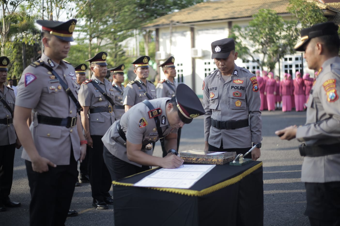 Sertijab dipimpin langsung oleh Kapolres Sampang AKBP Siswantoro