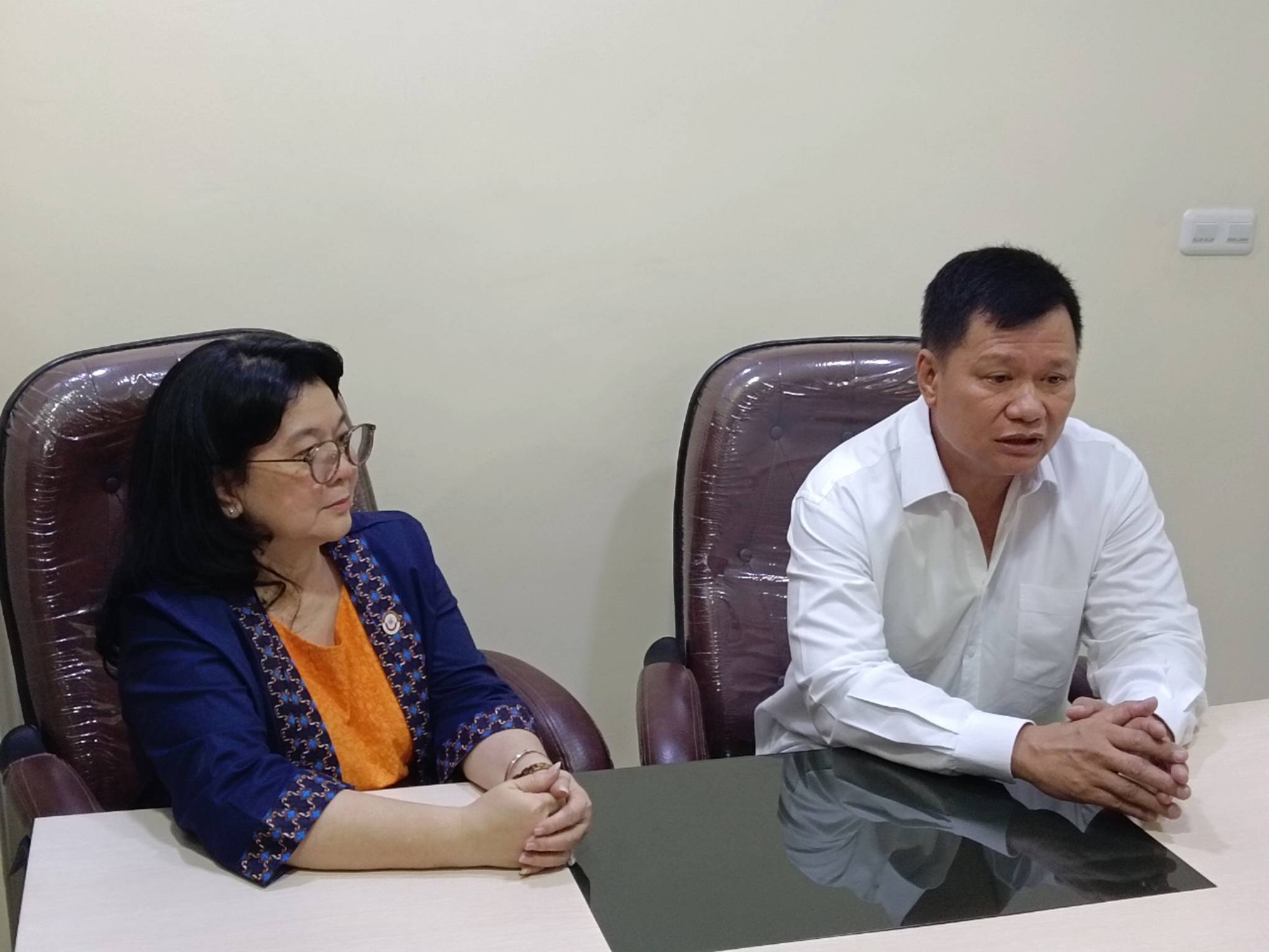Anggota DPR RI, Edward Tannur didampingi pengacara