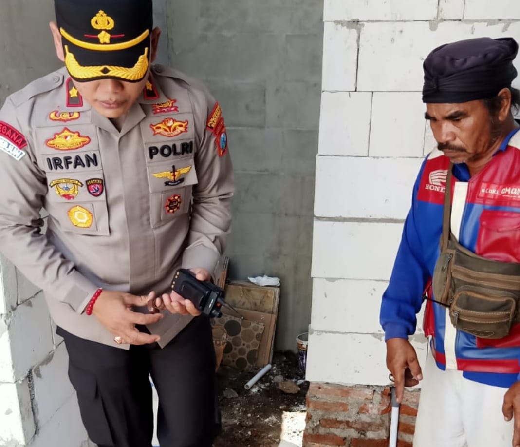 Kapolsek Simokerto dilokasi temuan granat