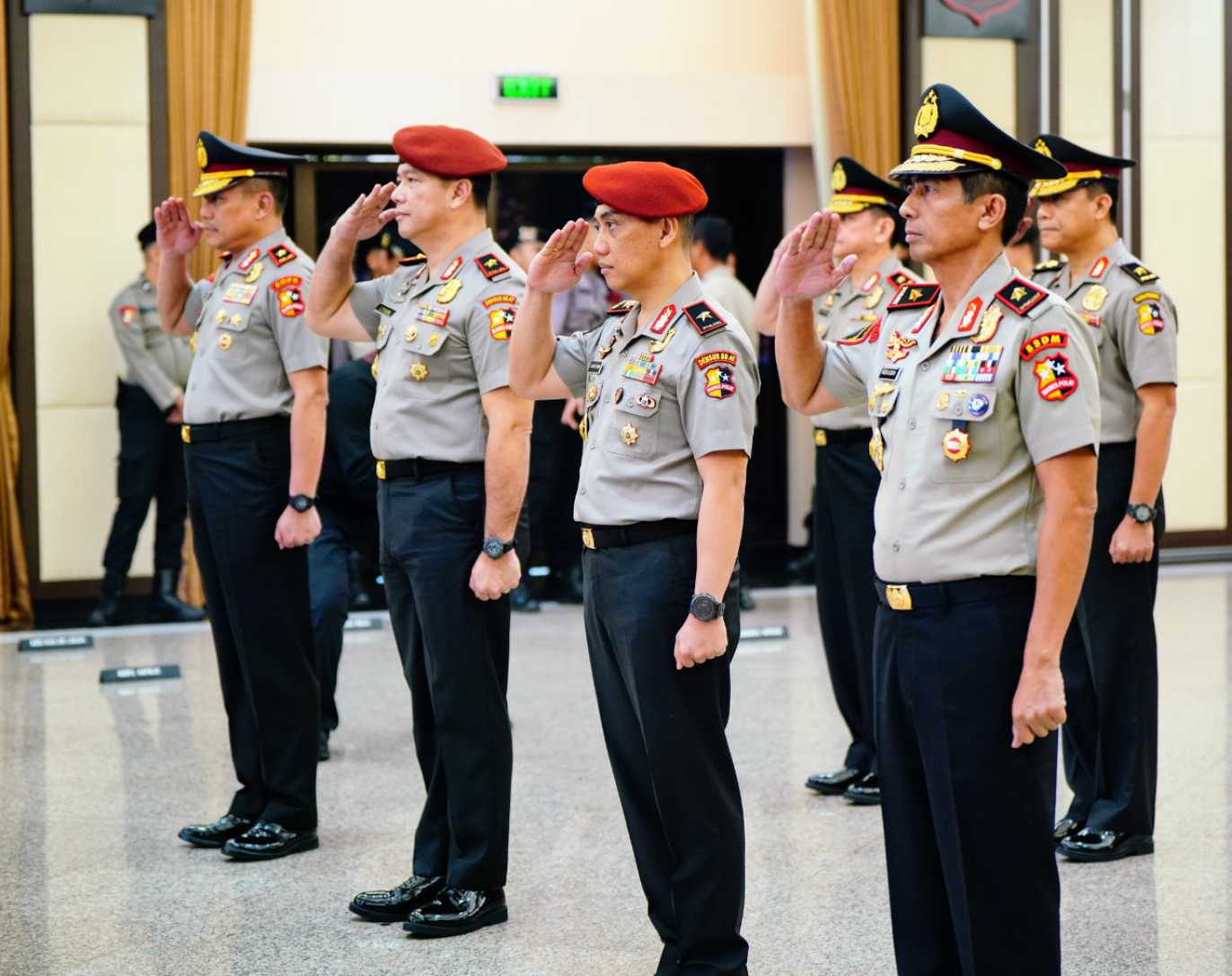 kenaikan pangkat setingkat lebih tinggi 