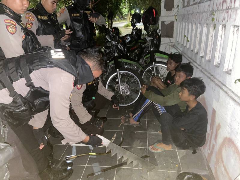 Tiga pemuda Gengster yang diamankan Polisi 