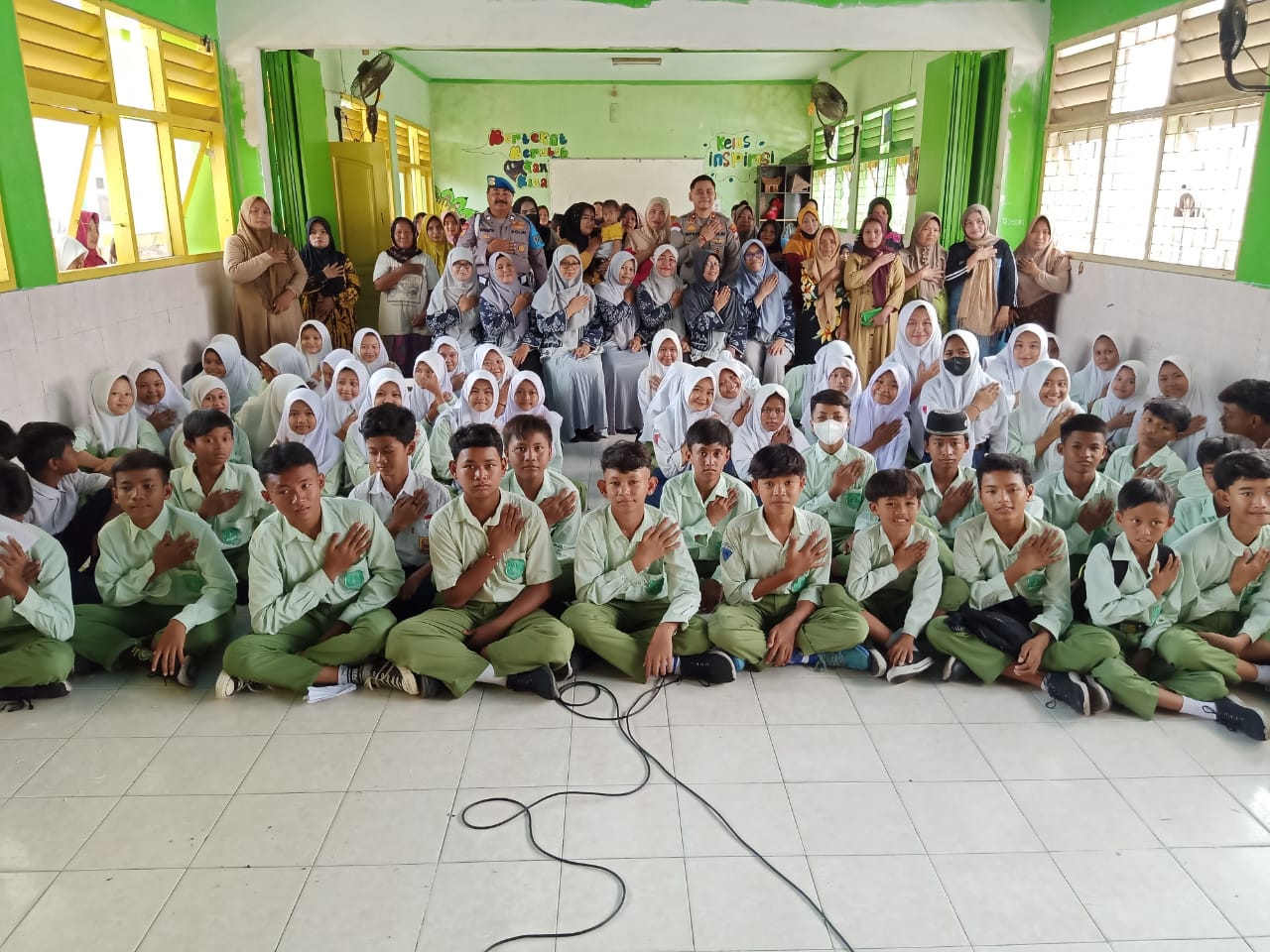 Kapolsek Simokerto kunjungi Siswa SMP