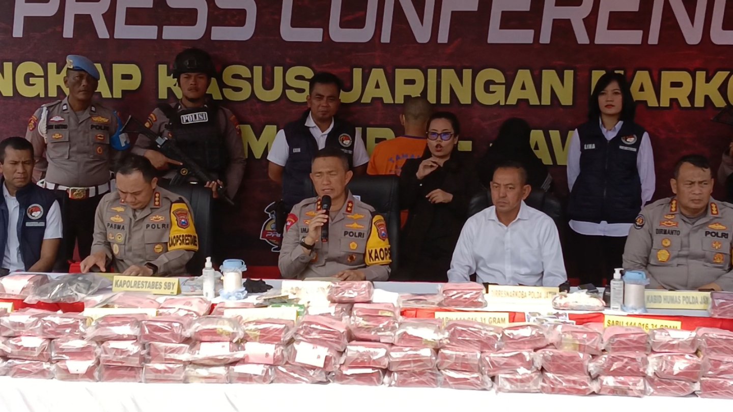 Kapolda Jatim Imam Sugianto pamerkan sabu 100 kilo lebih