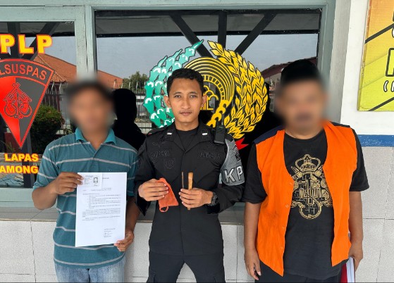 Pembawa senjata di Lapas Lamongan didampingi petugas