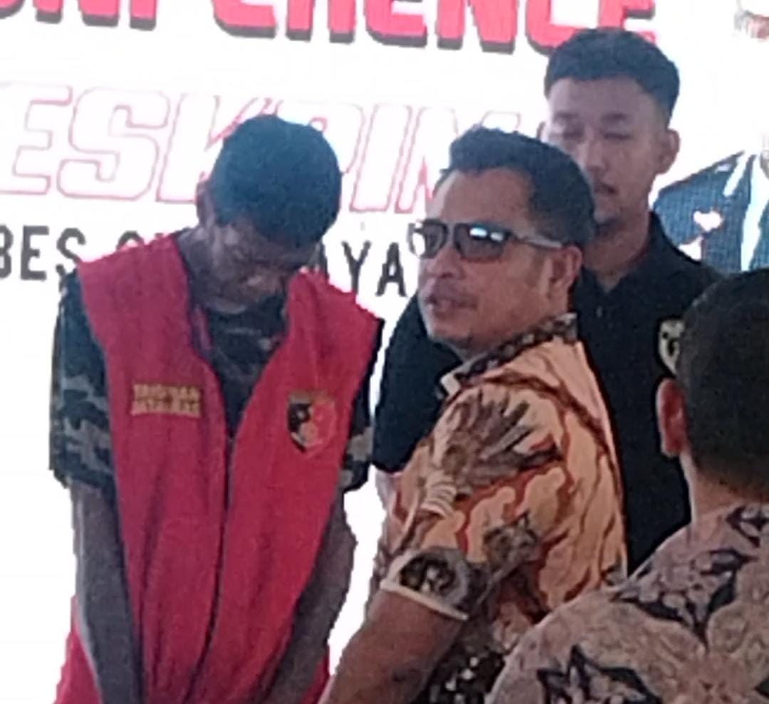 AKBP Hendro, pamerkan pelaku pencurian di Sukomanunggal 