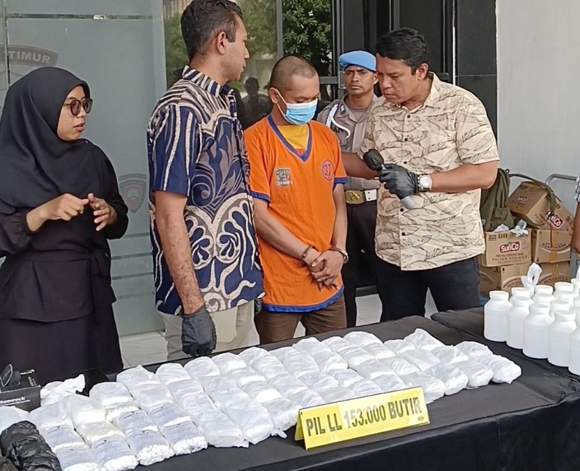 Penjual ribuan pil koplo di Polrestabes Surabaya