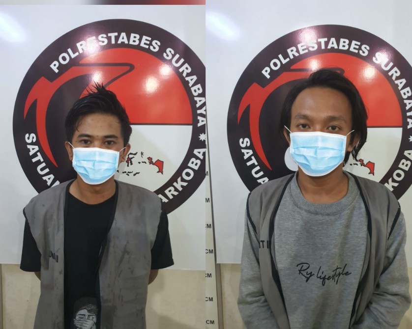 Dua pengedar sabu dan pil koplo yang diamankan Polrestabes Surabaya