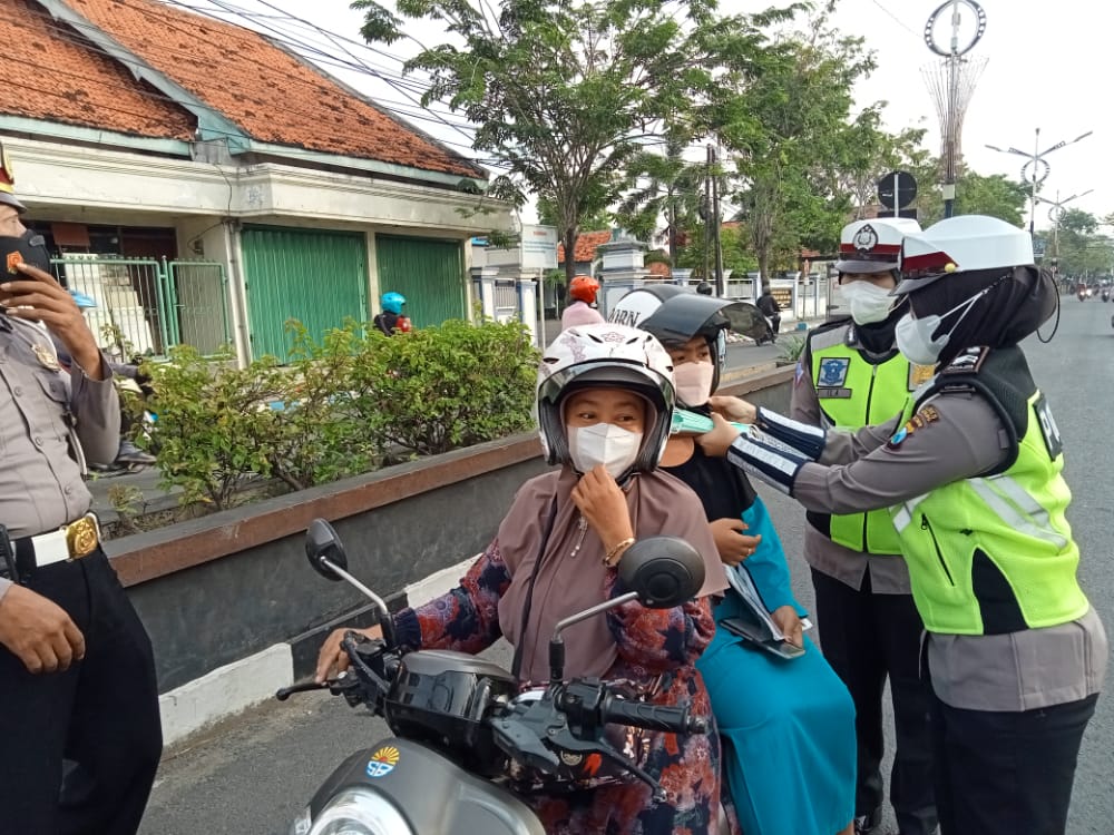 Razia Humanis polisi Surabaya