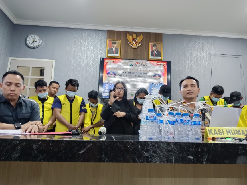 AKP Haryoko dan AKBP Mirzal pamerkan pengguna sabu