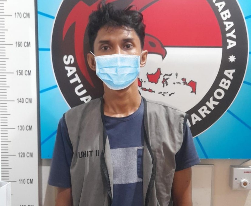 Pengedar narkotika yang diamankan Polrestabes Surabaya
