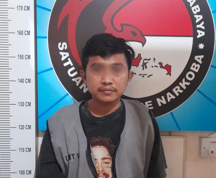 Pengedar narkotika yang diamankan Polrestabes Surabaya