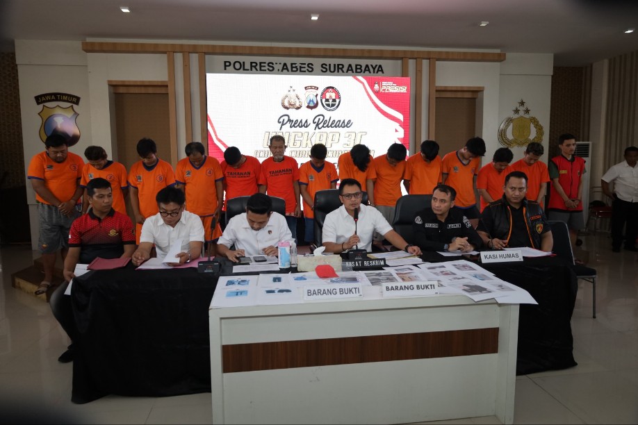 Kasat Reskrim Polrestabes Surabaya pamerkan puluhan pelaku kejahatan jalanan di Surabaya