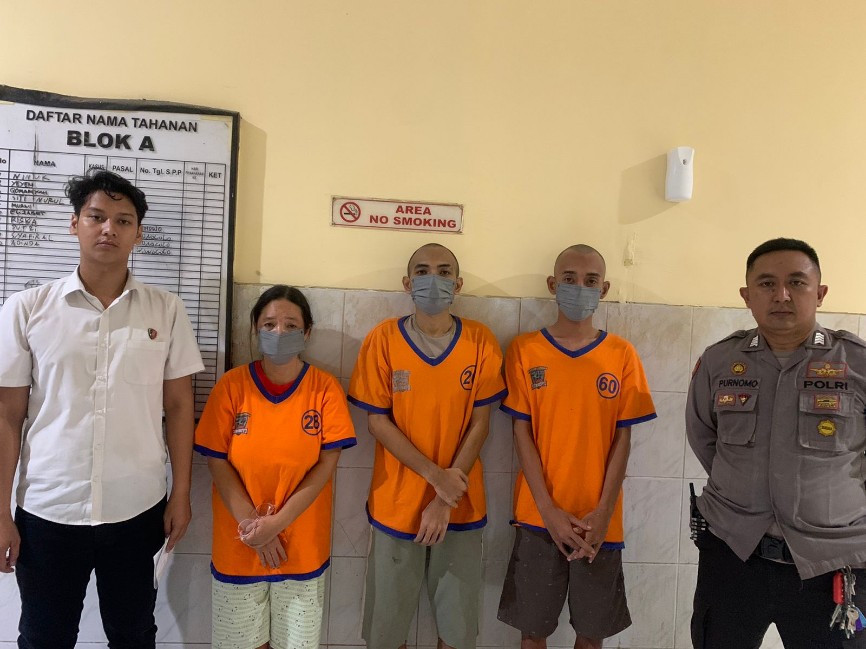 Wanita dan Dua Pelaku Pencurian Dibekuk Resmob Surabaya