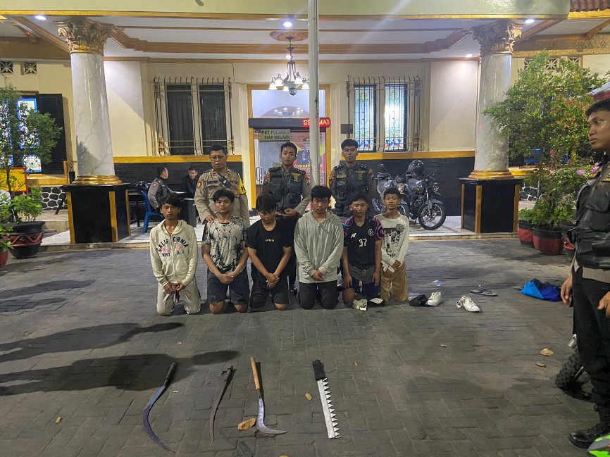 Anggota gangster yang diamankan Polrestabes Surabaya diserahkan ke polsek Simokerto