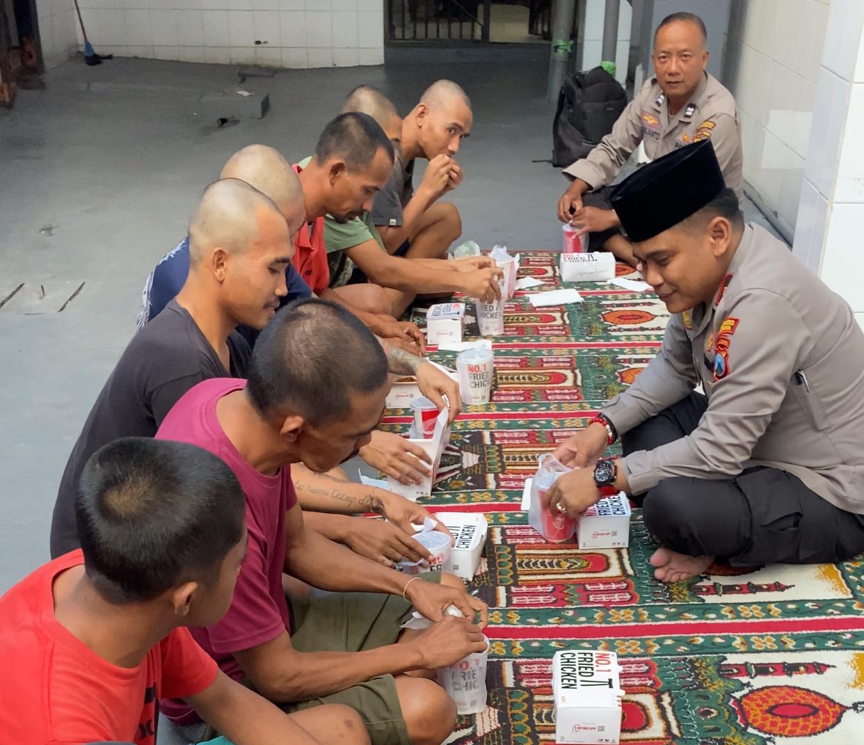 Khataman Alquran dibalik jeruji Mapolsek Simokerto Surabaya