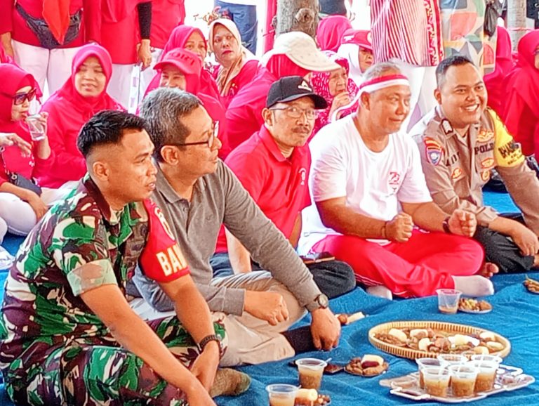 Bhabinkamtibmas Kebraon Polsek Karangpilang Hadiri Puncak Perayaan HUT Kemerdekaan RI Ke- 79 di Pendopo Kelurahan Kebraon