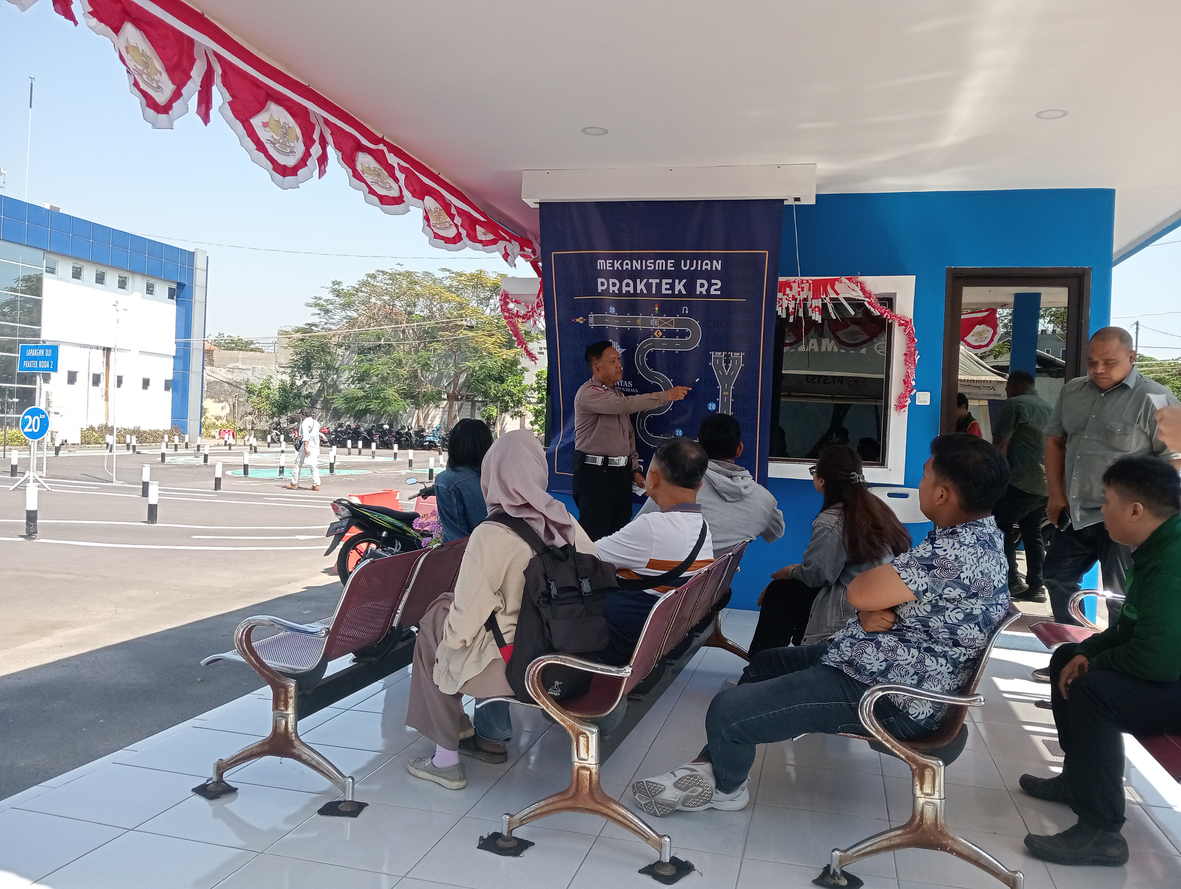 Petugas Satpas Colombo Surabaya, Mekanisme Ujian Praktek Roda Dua, 