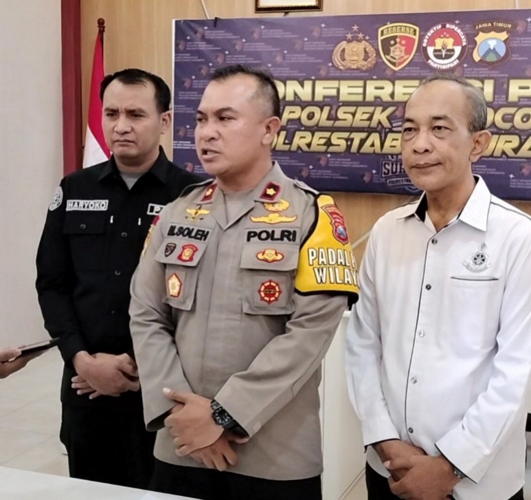 Kapolsek Wonocolo Surabaya didampingi Kanit Reskrim dan Kasi Humas