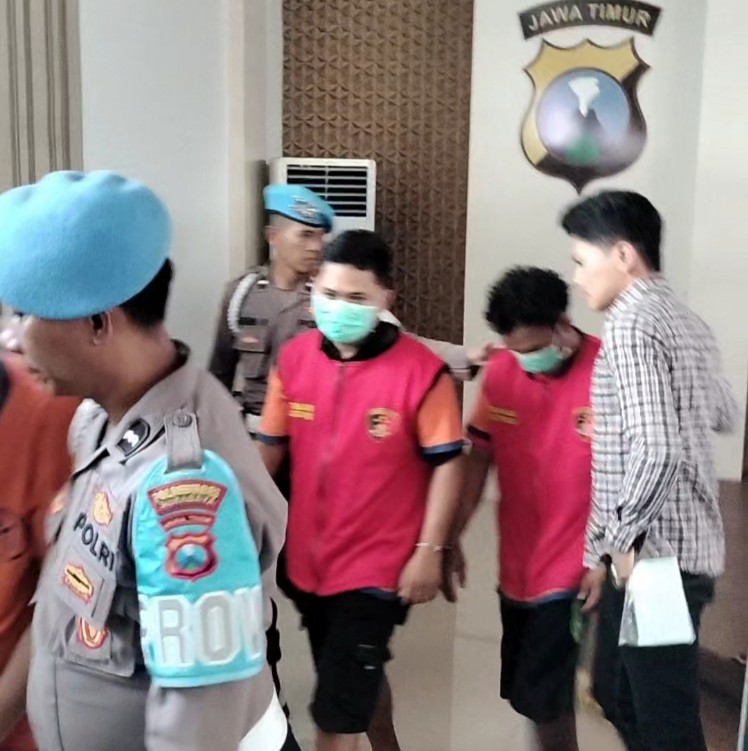 Dua pelaku pencurian di Polrestabes Surabaya