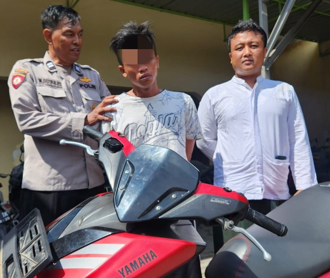 Maling motor yang dihajar massa diapit anggota