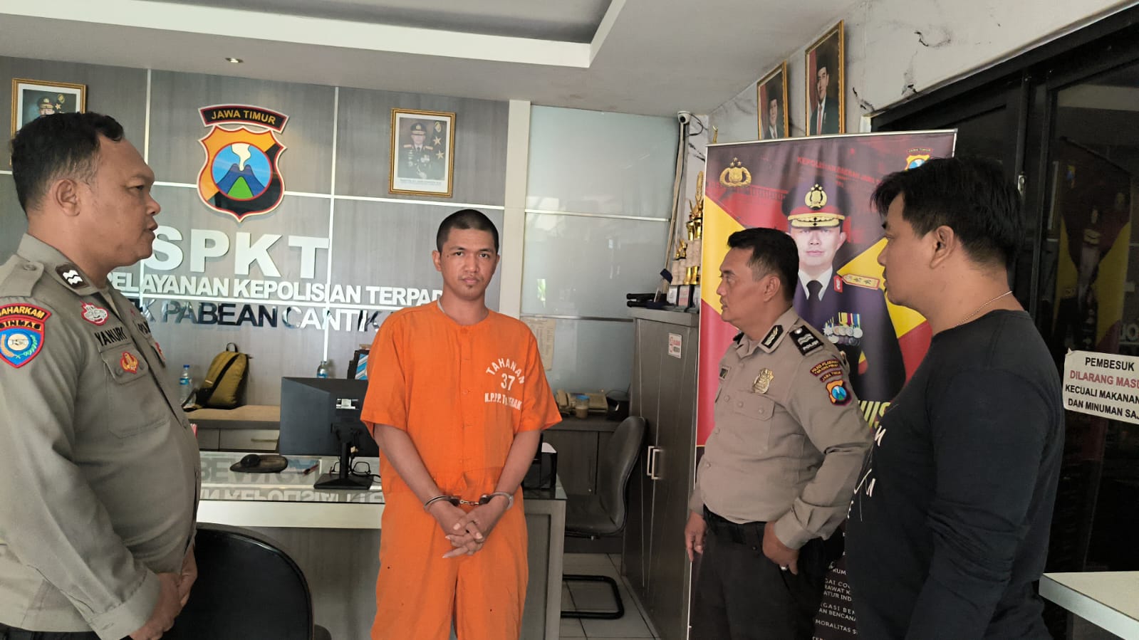 Pengedar sabu di Mapolsek Pabean Cantikan Surabaya