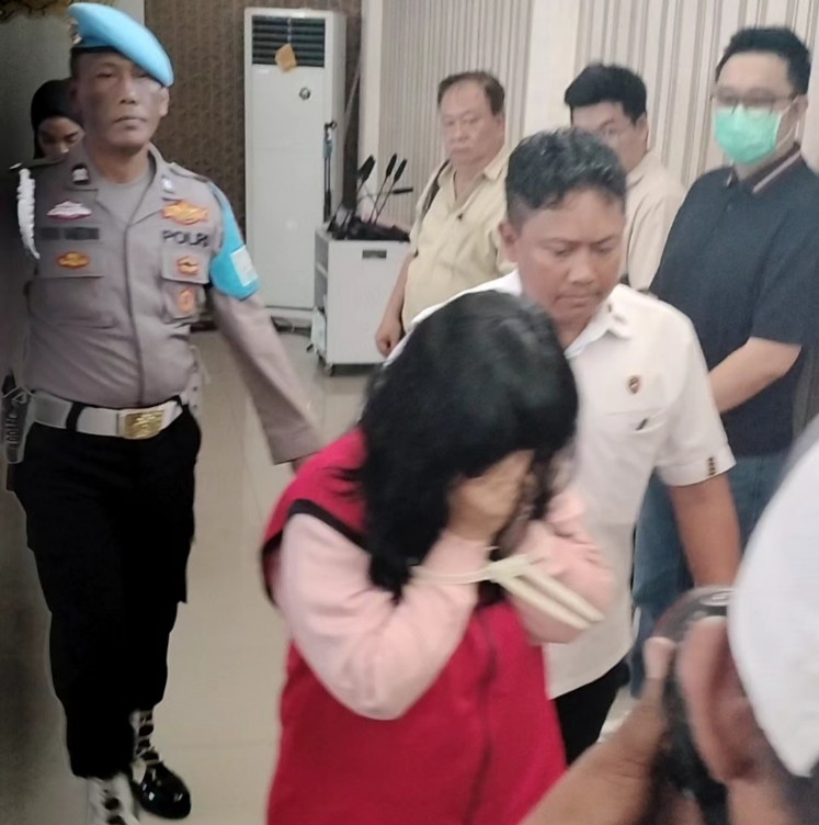 Wanita yang viral curi emas di PTC