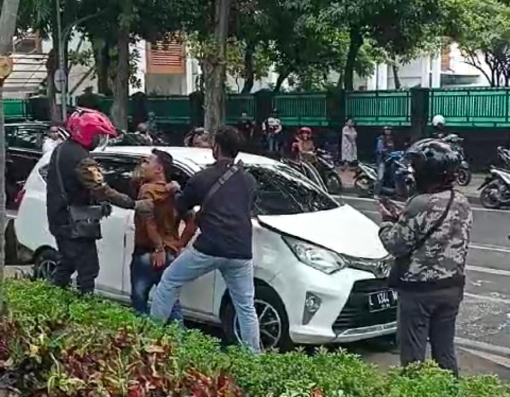 Mobil yang diduga pelaku kejahatan